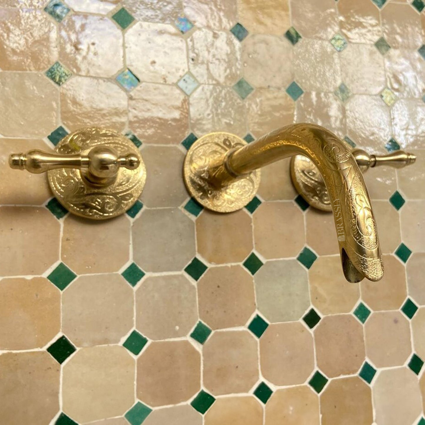 Wall-Mounted Brass Bathroom Tap with Vintage Lever Handles