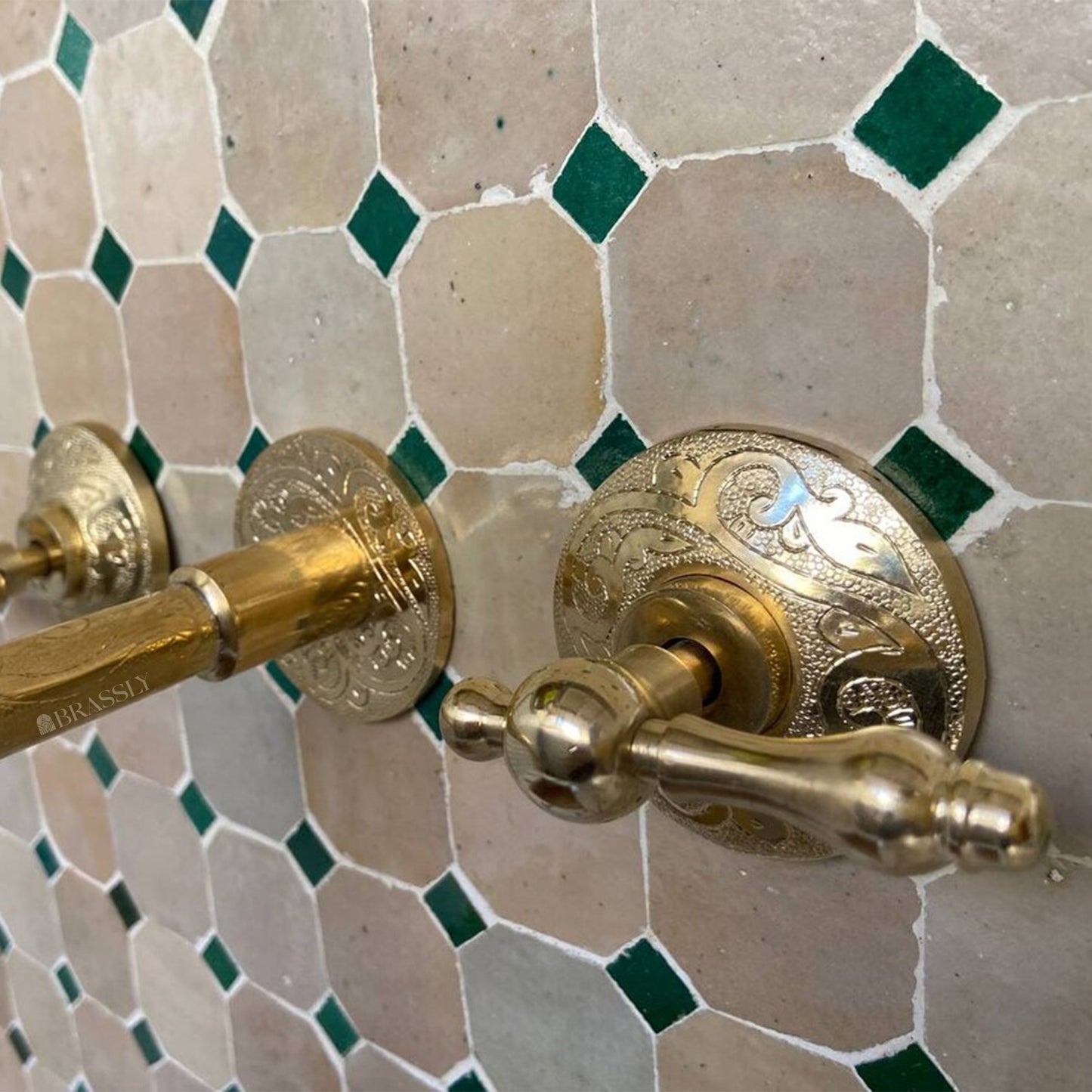 Wall-Mounted Brass Bathroom Tap with Vintage Lever Handles